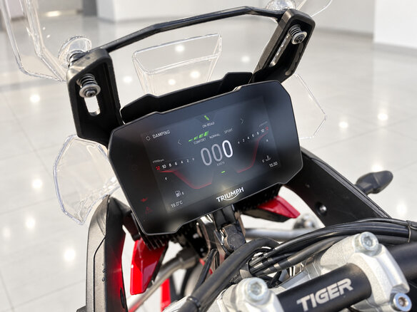 2021 Triumph Tiger 900, красный - вид 16