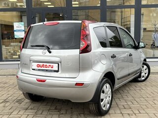 2011 Nissan Note I Рестайлинг, серебристый, 700000 рублей, вид 4