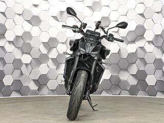 2024 Yamaha MT-09 (FZ-09), чёрный, 1227000 рублей, вид 5