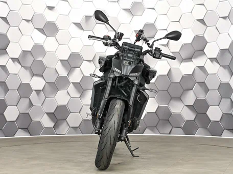 2024 Yamaha MT-09 (FZ-09), чёрный, 1227000 рублей, вид 5