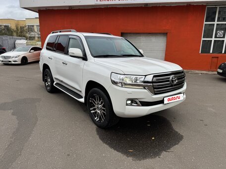 2015 Toyota Land Cruiser 200 Series Рестайлинг 2, белый, 5750000 рублей, вид 1