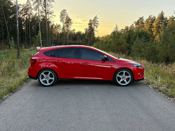 2013 Ford Focus III, красный, 975000 рублей - вид 7