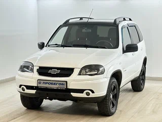 2016 Chevrolet Niva I Рестайлинг, белый, 680000 рублей, вид 1