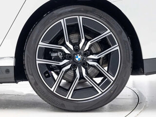 2026 BMW 7 серии 740 xDrive VII (G70) Рестайлинг, белый, 15175000 рублей, вид 5