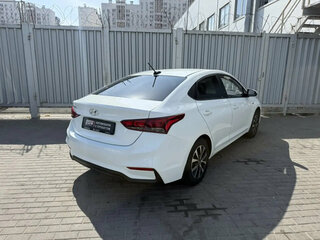 2017 Hyundai Solaris II, белый, 825000 рублей, вид 4