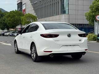 2021 Mazda 3 Axela IV (BP), белый, 1300325 рублей, вид 5
