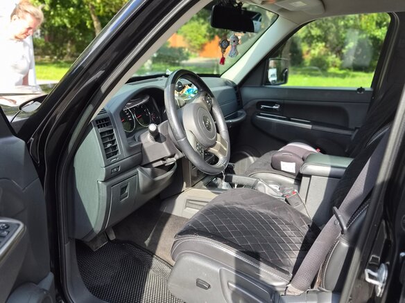 2011 Jeep Cherokee IV (KK), чёрный, 2000000 рублей - вид 7