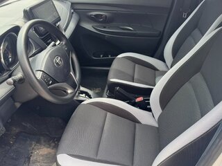 2022 Toyota Yaris L XP150 Рестайлинг, белый, 1360000 рублей, вид 5