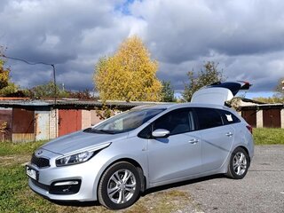 2017 Kia Ceed II Рестайлинг, серебристый, 1400000 рублей, вид 1