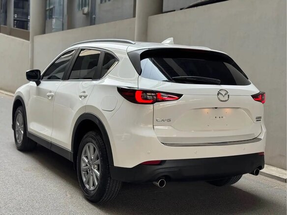 2023 Mazda CX-5 II Рестайлинг, белый, 2480000 рублей - вид 4
