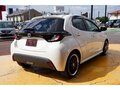 2021 Toyota Yaris IV, белый, 924000 рублей - вид 4