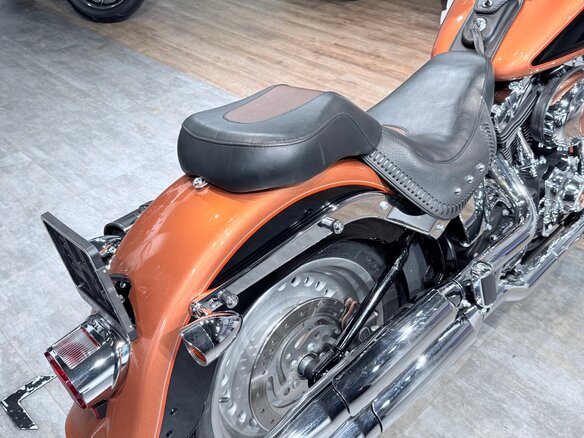 2008 Harley-Davidson Fat Boy, оранжевый, 1099000 рублей - вид 16