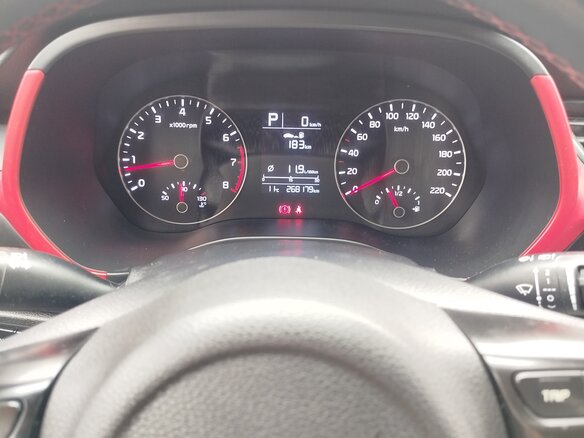 2021 Kia Rio X IV Рестайлинг, жёлтый, 1200000 рублей - вид 4