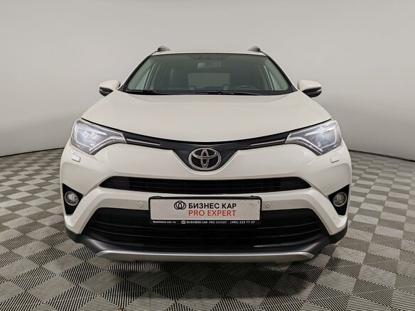 2018 Toyota RAV4 IV (XA40) Рестайлинг, белый, 2075000 рублей - вид 1