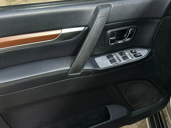 2007 Mitsubishi Pajero IV, коричневый - вид 12