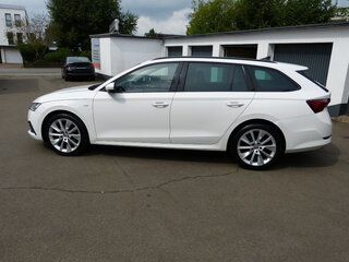 2023 Skoda Octavia IV (A8), белый, 3350944 рублей, вид 3