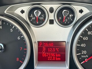 2010 Ford Focus II Рестайлинг, серебристый, 1000000 рублей, вид 2