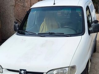 2001 Peugeot Partner I, белый, 330000 рублей, вид 1