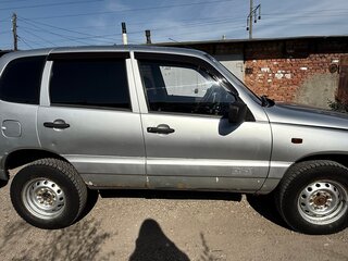 2005 Chevrolet Niva I, серебристый, 260000 рублей, вид 2