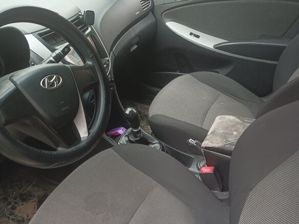2011 Hyundai Solaris I, серебристый, 400000 рублей - вид 4