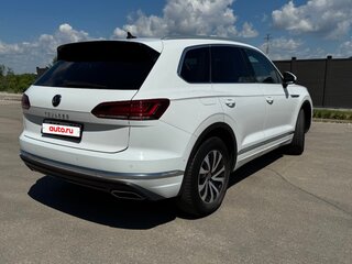 2020 Volkswagen Touareg III, белый, 5100000 рублей, вид 3