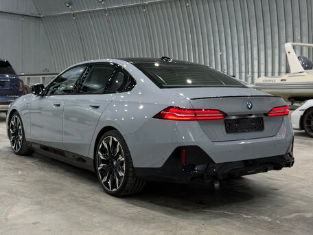2024 BMW 5 серии 530e xDrive VIII (G60/G61/G68), серый, 8400000 рублей, вид 5