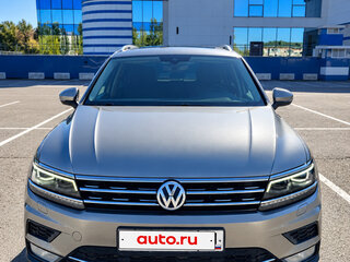 2017 Volkswagen Tiguan II, бежевый, 2430000 рублей, вид 1