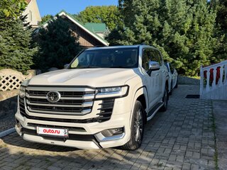 2021 Toyota Land Cruiser 300 Series, белый, 9850000 рублей, вид 1