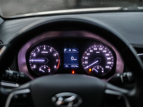 2017 Hyundai Solaris II, серебристый, 1065000 рублей, вид 5