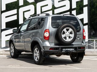 2016 Chevrolet Niva I Рестайлинг, серебристый, 840000 рублей, вид 2