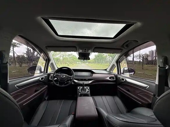 2022 GAC Trumpchi M6 Pro, белый - вид 3
