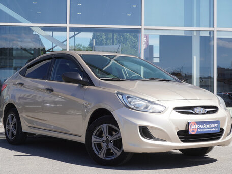 2013 Hyundai Solaris I, бежевый, 744000 рублей, вид 3