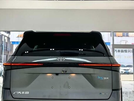 2026 Toyota bZ3X 58.3 kWh, чёрный, 2760066 рублей, вид 4