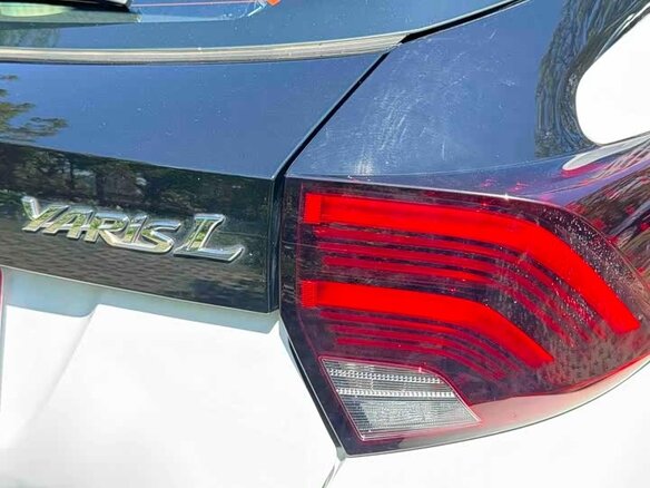 2022 Toyota Yaris IV, белый, 950000 рублей - вид 18