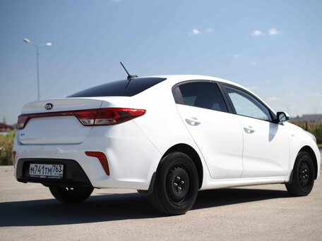 2017 Kia Rio IV, белый, 846615 рублей, вид 5