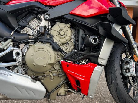 2022 Ducati Streetfighter V4, красный, 2350000 рублей, вид 4