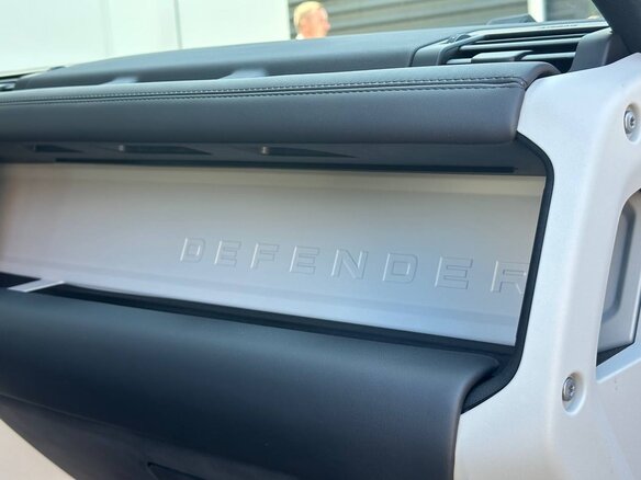 2023 Land Rover Defender 110 II, белый, 12500000 рублей - вид 27