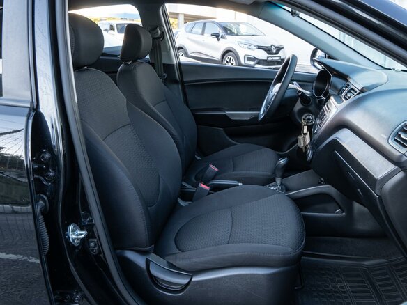 2016 Kia Rio III Рестайлинг, чёрный, 1085000 рублей - вид 7
