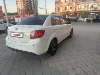 2009 Kia Rio II Рестайлинг, белый, 600000 рублей, вид 3