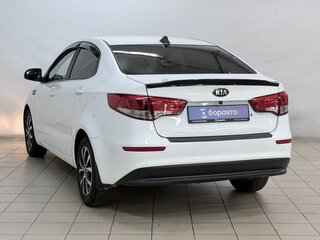 2017 Kia Rio III Рестайлинг, белый, 1070000 рублей, вид 5