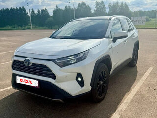 2023 Toyota RAV4 V (XA50), белый, 4600000 рублей, вид 1