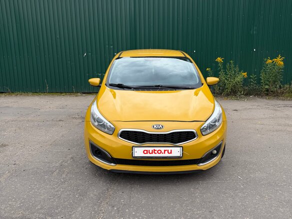 2016 Kia Ceed II Рестайлинг, жёлтый, 800000 рублей - вид 3