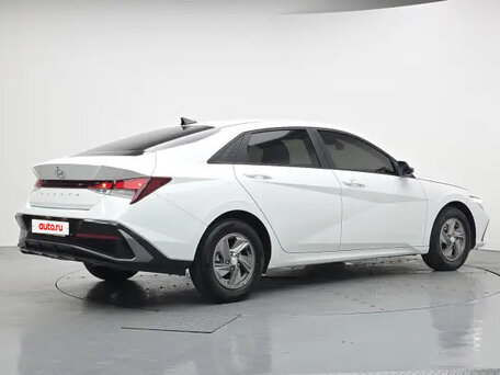 2025 Hyundai Avante VII Рестайлинг, белый, 1900000 рублей, вид 3