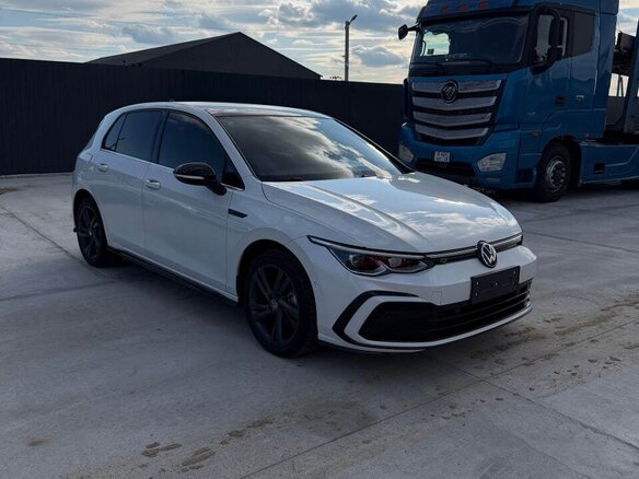 2022 Volkswagen Golf VIII, белый, 1980000 рублей