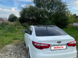 2013 Kia Rio 5-speed III, белый, 620000 рублей, вид 5