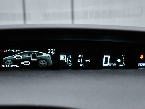 2013 Toyota Prius III Рестайлинг (XW30), фиолетовый - вид 16