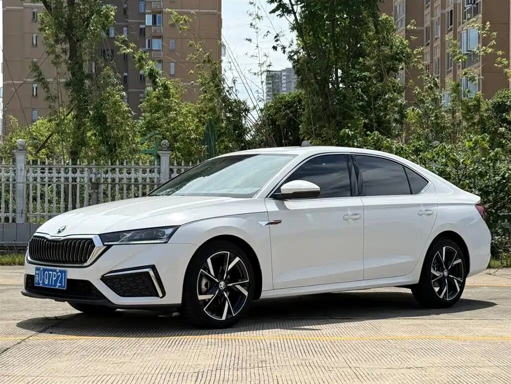 Открыть фотографии: Skoda Octavia IV (A8)
