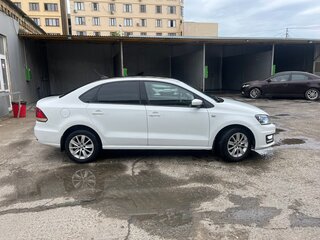 2017 Volkswagen Polo V Рестайлинг, белый, 690000 рублей, вид 4