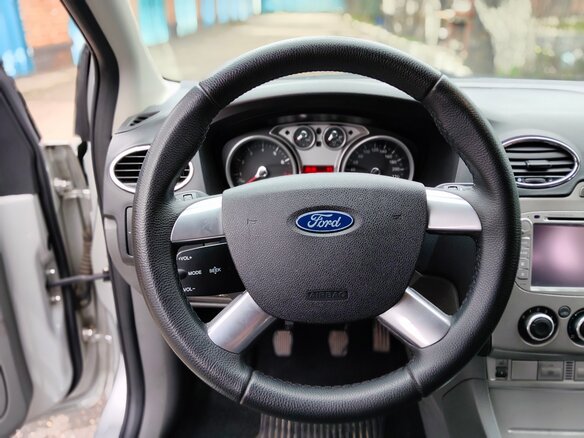 2010 Ford Focus II Рестайлинг, серебристый, 700000 рублей - вид 5
