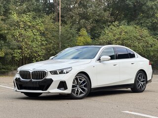 2024 BMW 5 серии 523d VIII (G60/G61/G68), белый, 7000000 рублей, вид 1